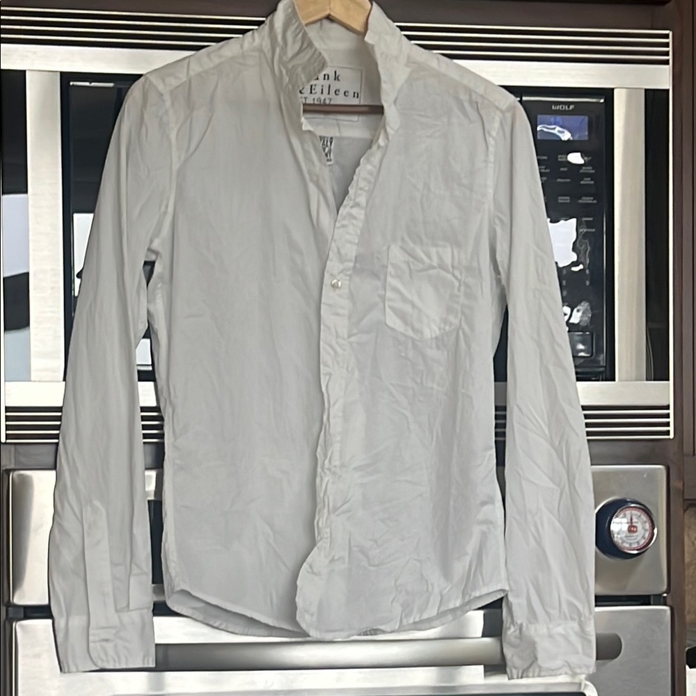 FRANK & EILEEN white LONG SLEEVE button down “BARRY” signature crinkle top, SM